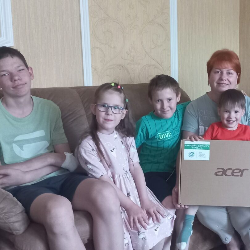 LAPTOP WORTH 15,000 UAH FOR THE FAMILY OF ALLA SNISARENKO